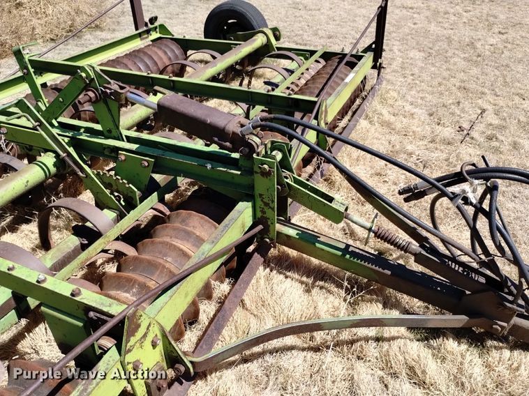 image for item LN9987 John Deere cultipacker