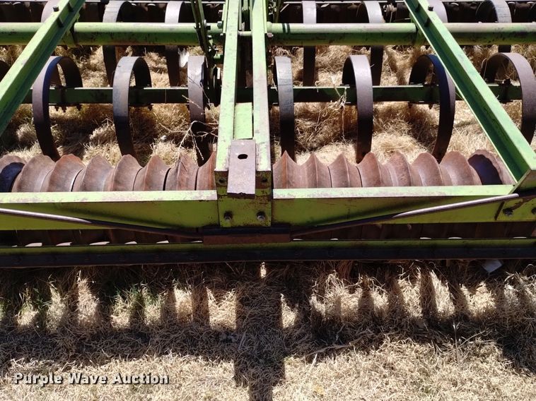 image for item LN9987 John Deere cultipacker