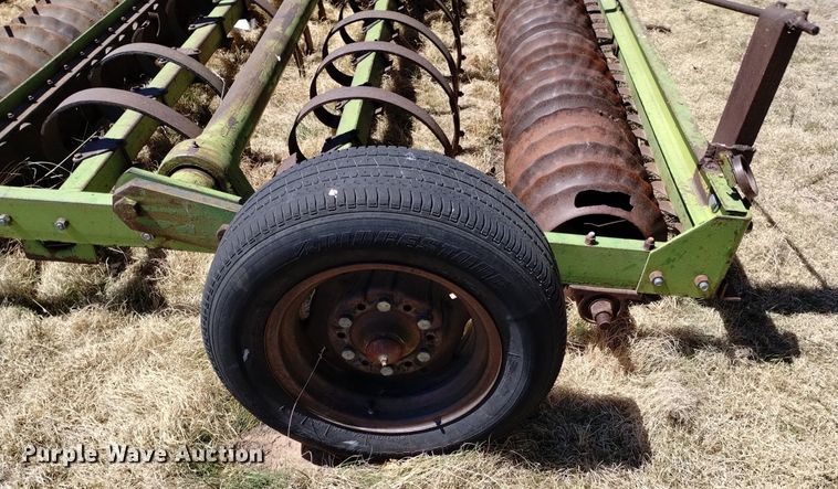 image for item LN9987 John Deere cultipacker