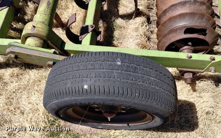 image for item LN9987 John Deere cultipacker