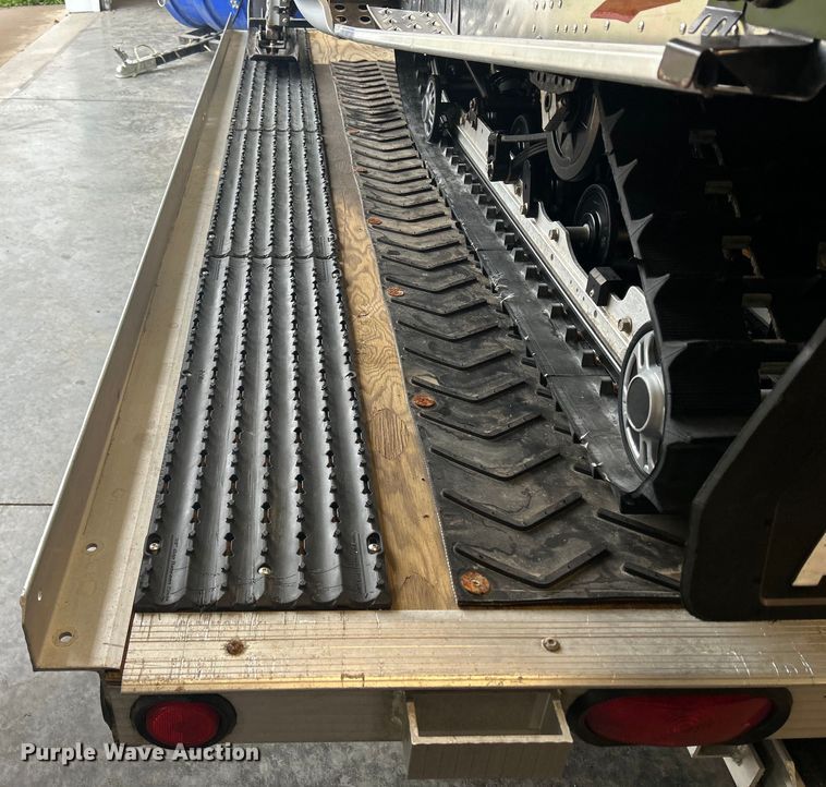 image for item MO9236 2006 Triton XT10VR snowmobile trailer