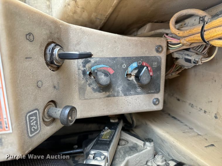 image for item ND9196 2006 Caterpillar 12H motor grader