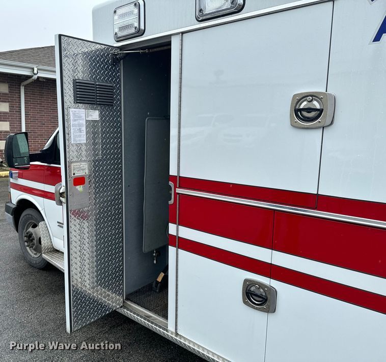 image for item ND9204 2015 Chevrolet Express 4500 ambulance