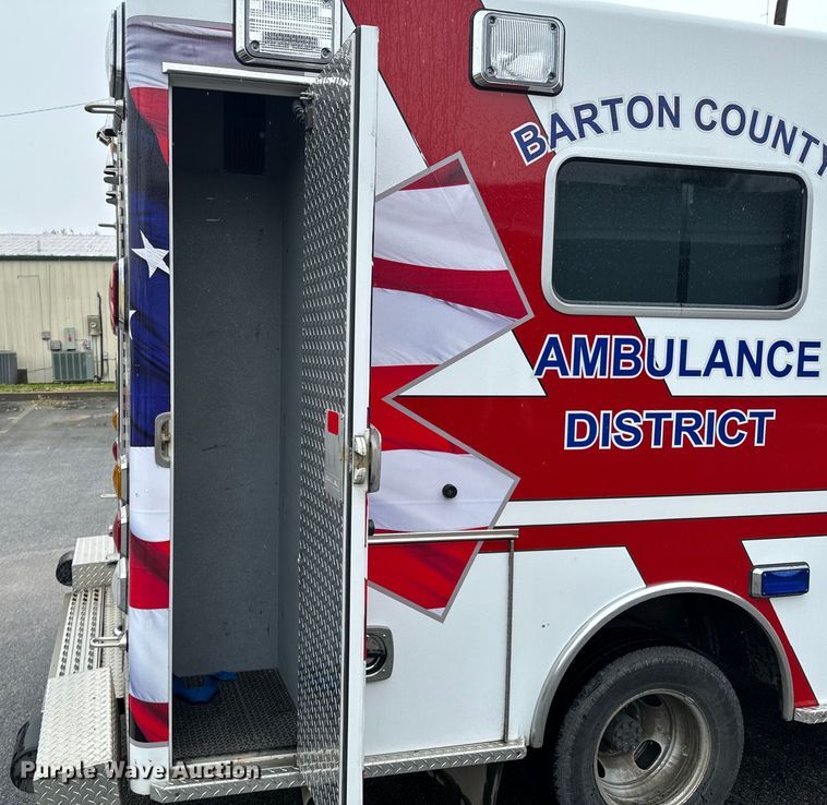 image for item ND9204 2015 Chevrolet Express 4500 ambulance