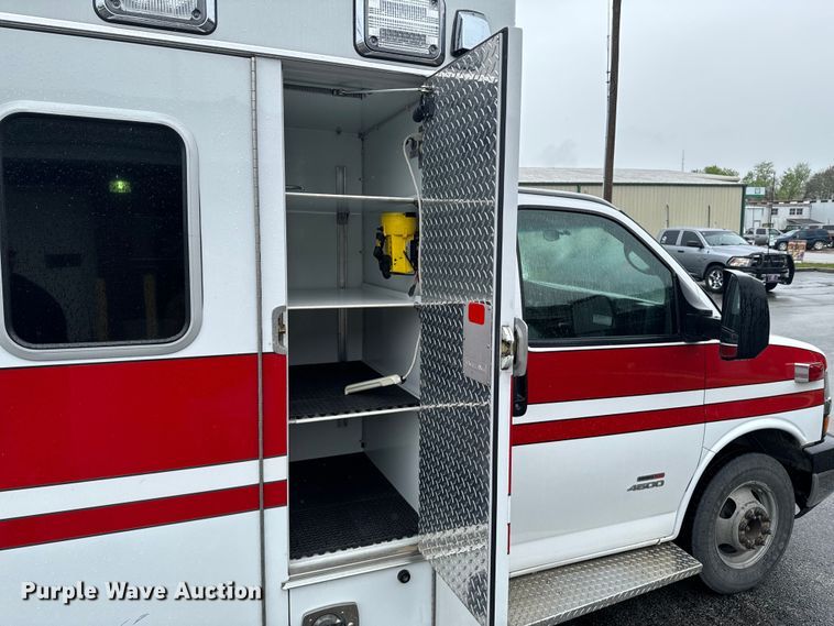 image for item ND9204 2015 Chevrolet Express 4500 ambulance