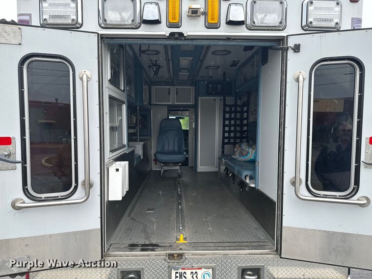 image for item ND9204 2015 Chevrolet Express 4500 ambulance