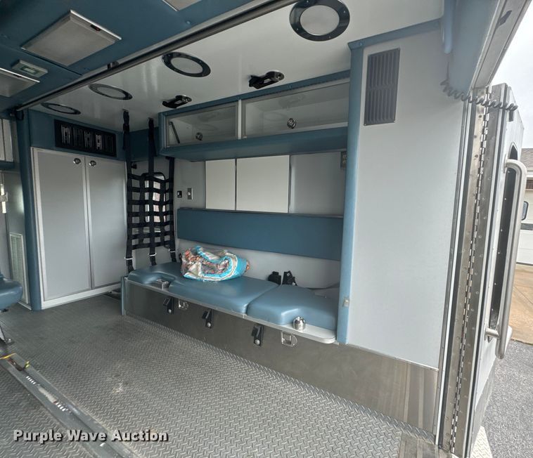 image for item ND9204 2015 Chevrolet Express 4500 ambulance