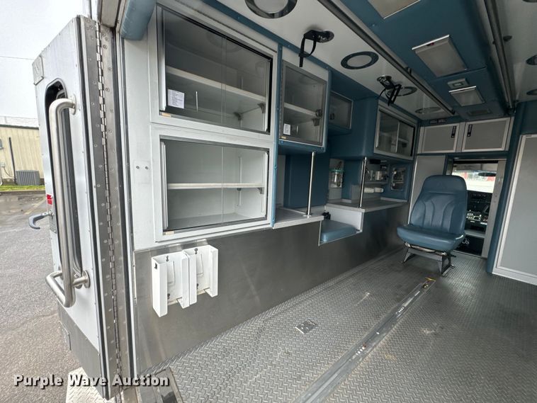 image for item ND9204 2015 Chevrolet Express 4500 ambulance