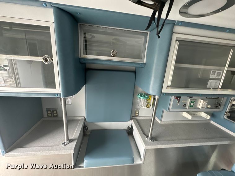 image for item ND9204 2015 Chevrolet Express 4500 ambulance