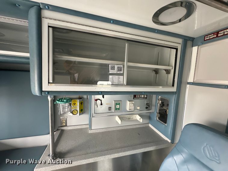 image for item ND9204 2015 Chevrolet Express 4500 ambulance