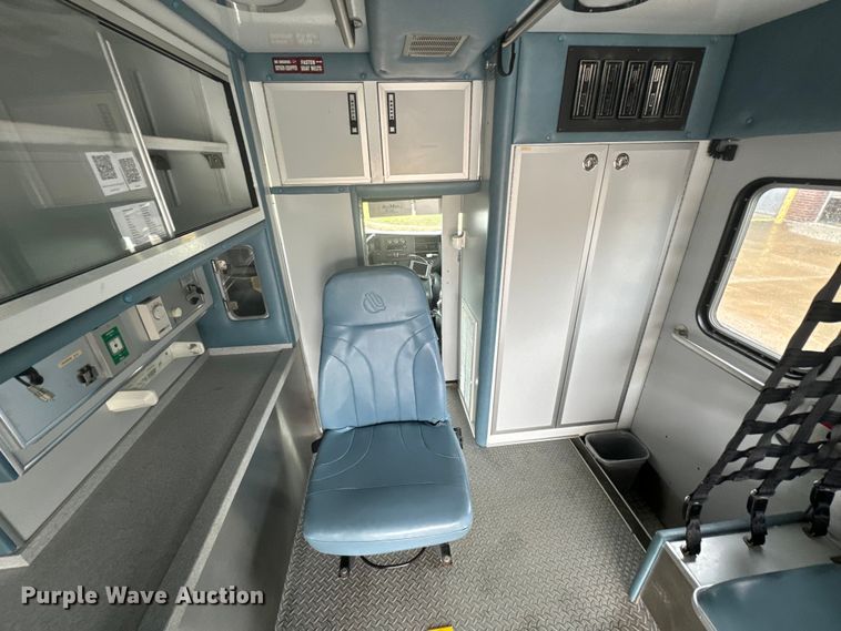 image for item ND9204 2015 Chevrolet Express 4500 ambulance