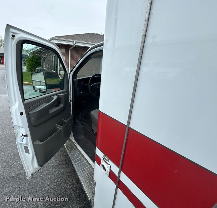 image for item ND9204 2015 Chevrolet Express 4500 ambulance
