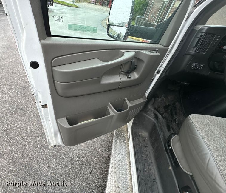 image for item ND9204 2015 Chevrolet Express 4500 ambulance