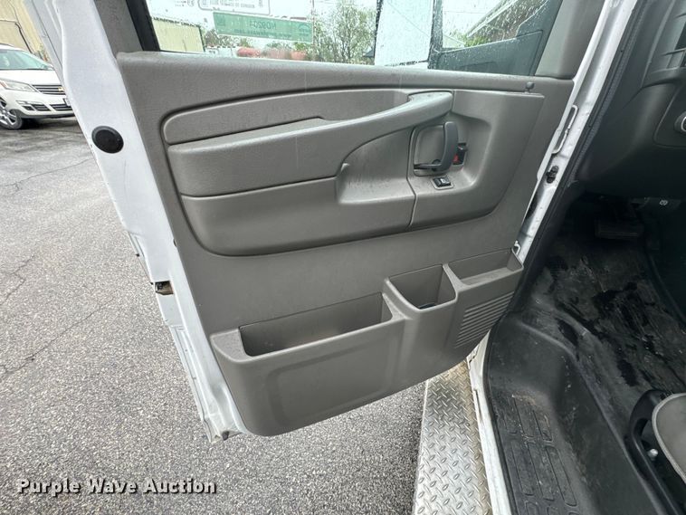 image for item ND9204 2015 Chevrolet Express 4500 ambulance