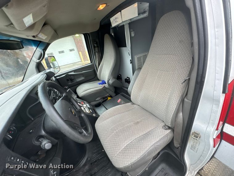 image for item ND9204 2015 Chevrolet Express 4500 ambulance
