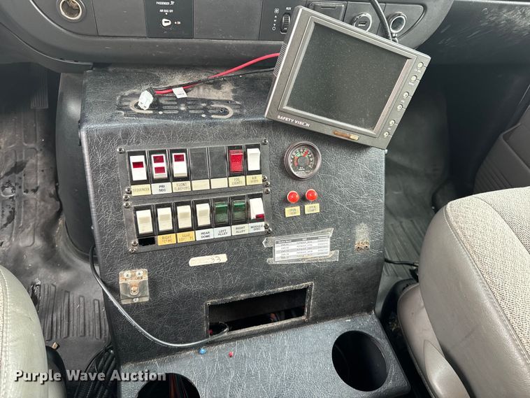 image for item ND9204 2015 Chevrolet Express 4500 ambulance