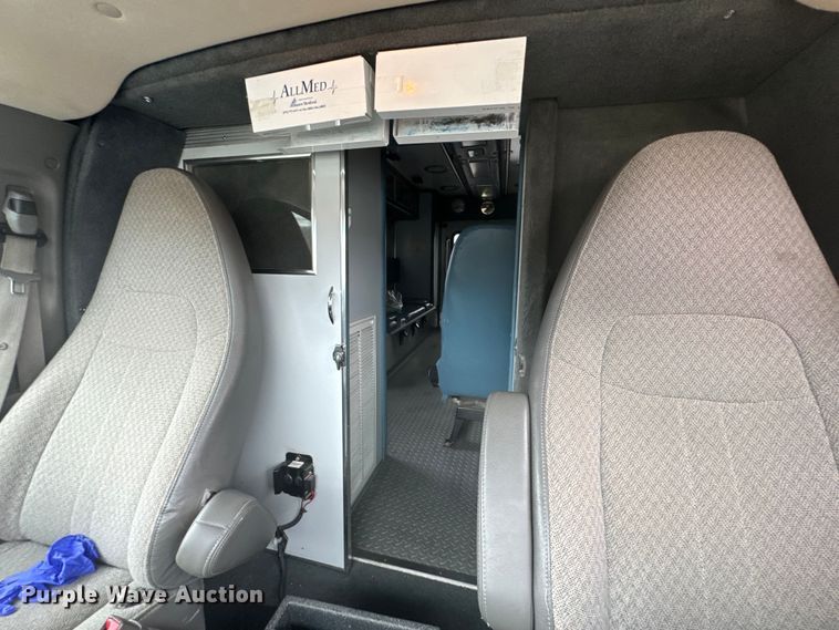image for item ND9204 2015 Chevrolet Express 4500 ambulance