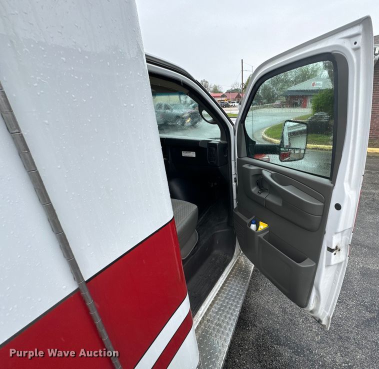 image for item ND9204 2015 Chevrolet Express 4500 ambulance