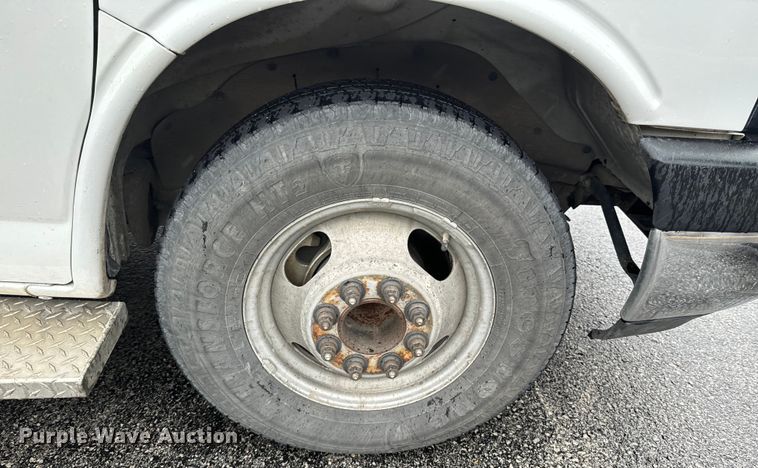 image for item ND9204 2015 Chevrolet Express 4500 ambulance