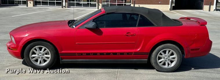 image for item ND9238 2006 Ford Mustang convertible