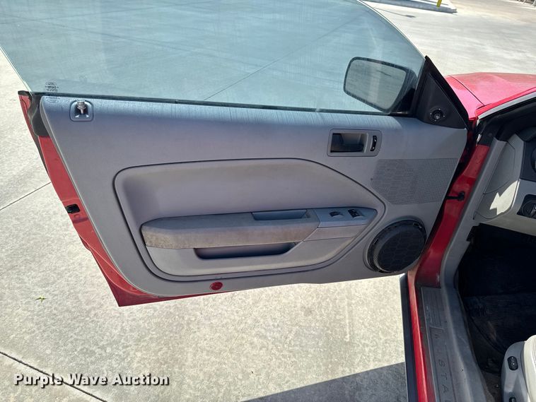 image for item ND9238 2006 Ford Mustang convertible