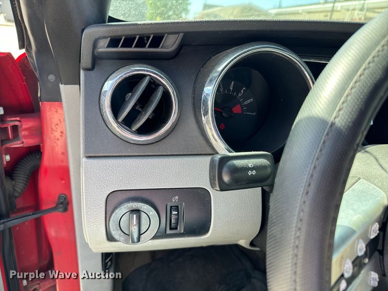 image for item ND9238 2006 Ford Mustang convertible