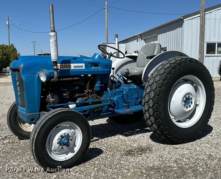 image for item NH9171 Ford 2000 tractor