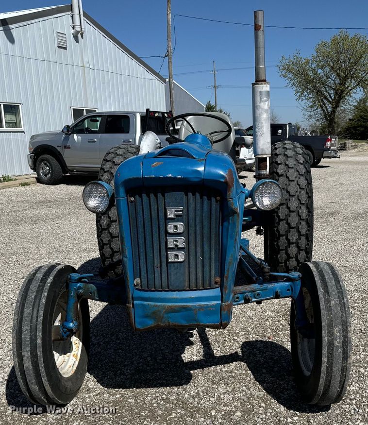 image for item NH9171 Ford 2000 tractor