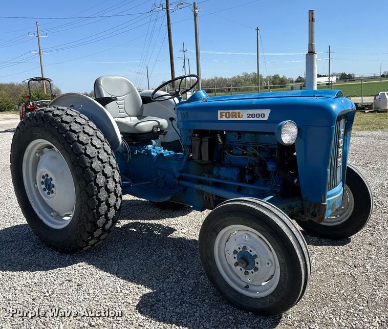 image for item NH9171 Ford 2000 tractor