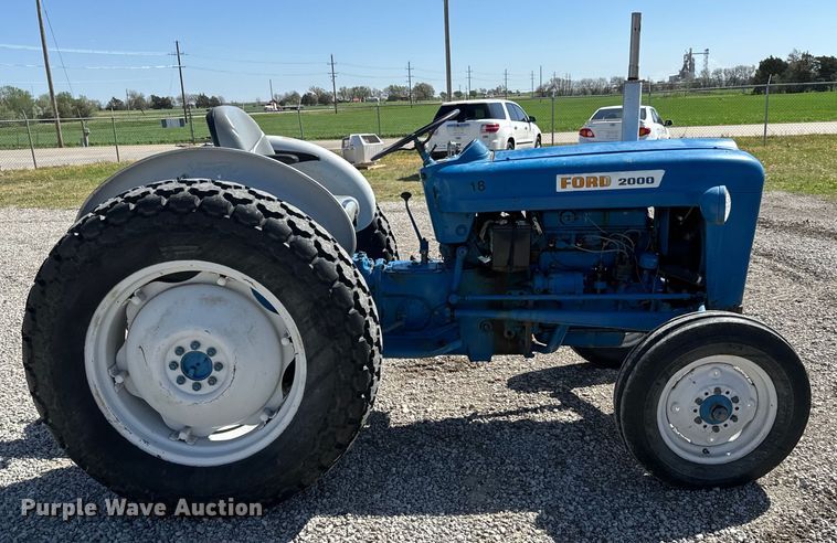 image for item NH9171 Ford 2000 tractor