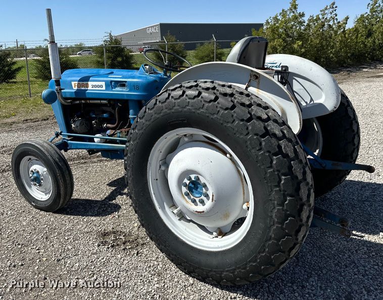 image for item NH9171 Ford 2000 tractor