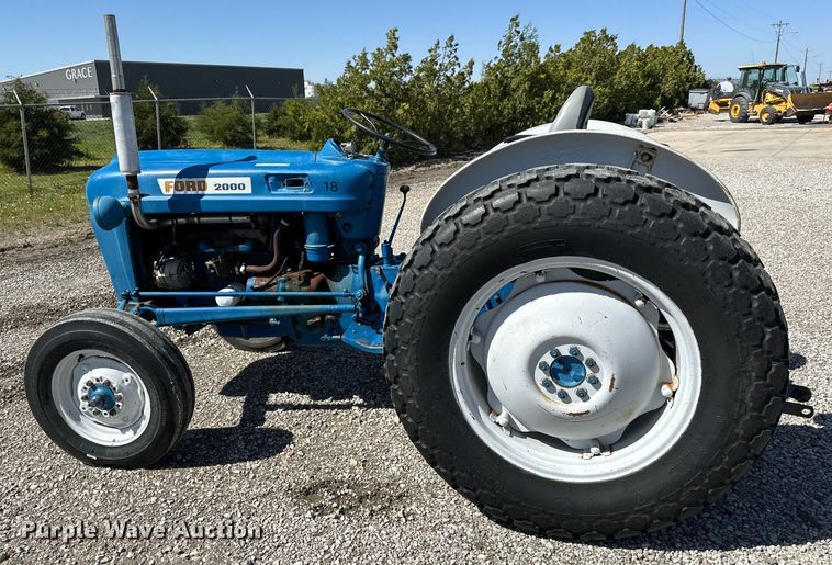image for item NH9171 Ford 2000 tractor