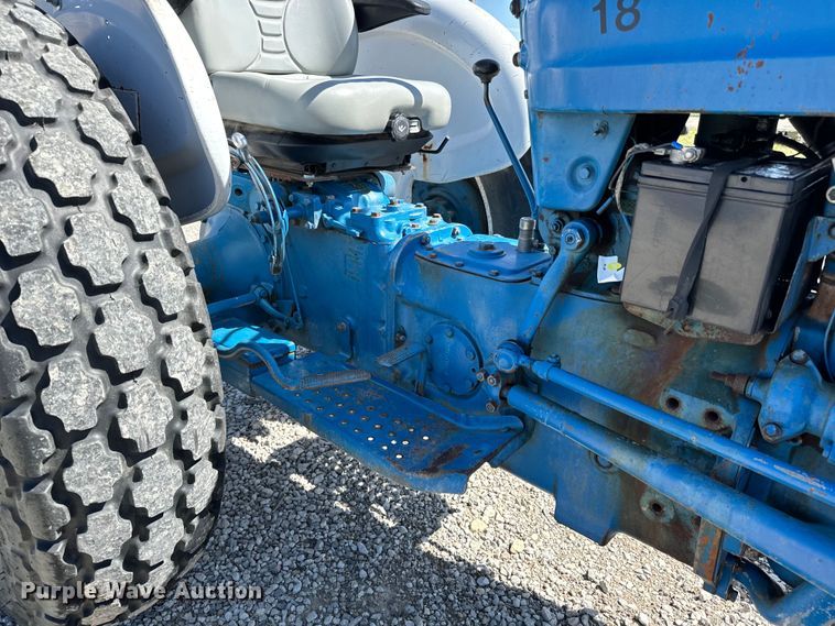image for item NH9171 Ford 2000 tractor