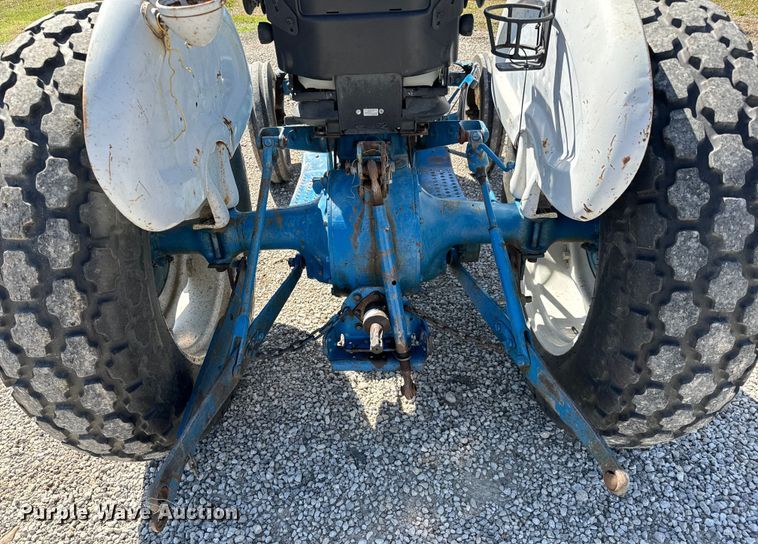 image for item NH9171 Ford 2000 tractor