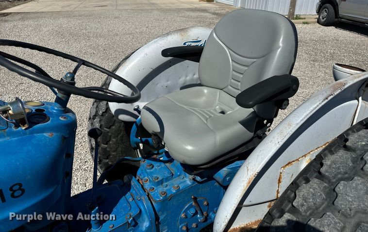 image for item NH9171 Ford 2000 tractor