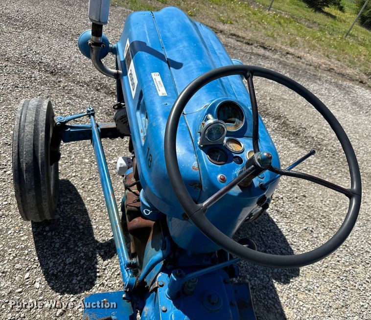 image for item NH9171 Ford 2000 tractor