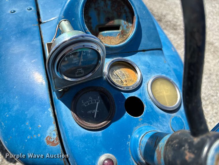 image for item NH9171 Ford 2000 tractor