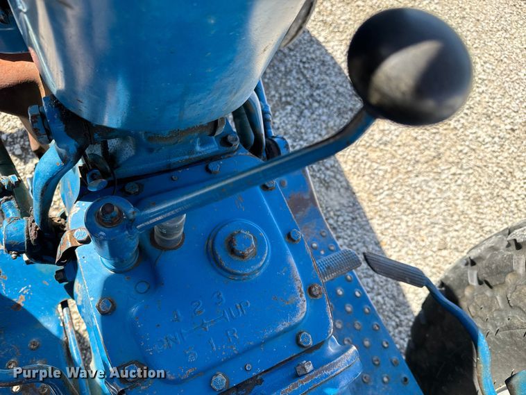 image for item NH9171 Ford 2000 tractor