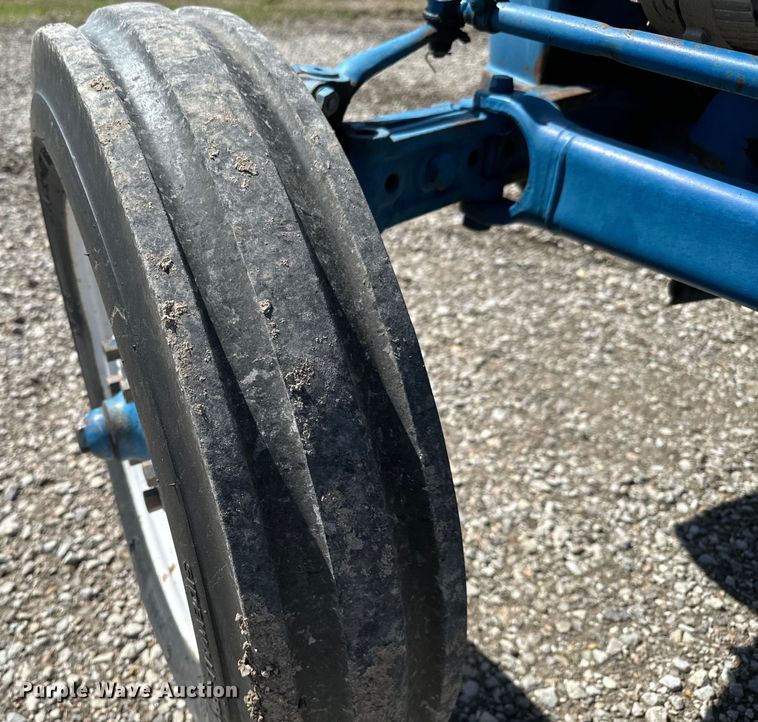 image for item NH9171 Ford 2000 tractor