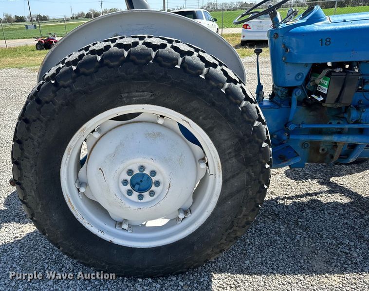 image for item NH9171 Ford 2000 tractor