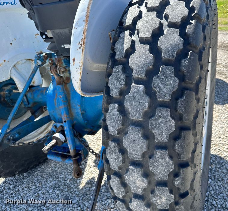 image for item NH9171 Ford 2000 tractor