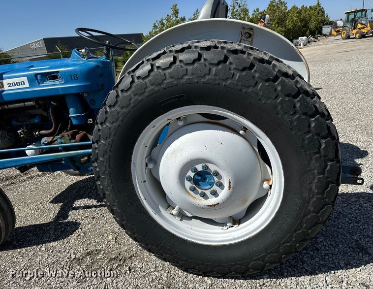 image for item NH9171 Ford 2000 tractor