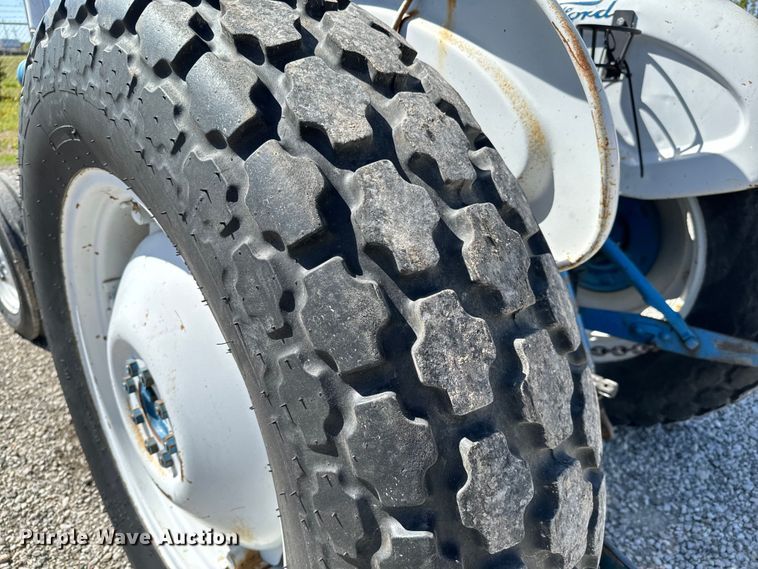 image for item NH9171 Ford 2000 tractor