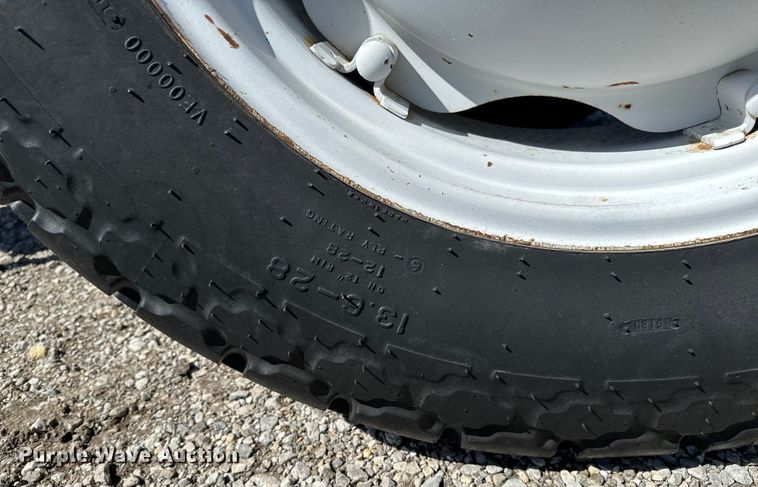 image for item NH9171 Ford 2000 tractor