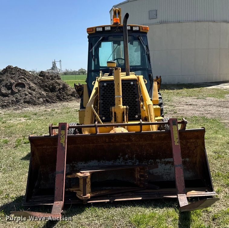 image for item NH9174 1993 John Deere 310D backhoe