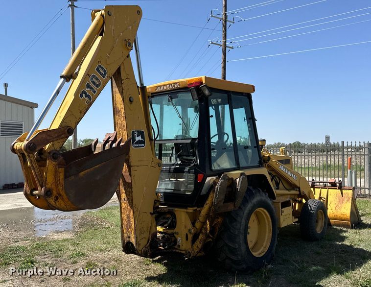 image for item NH9174 1993 John Deere 310D backhoe