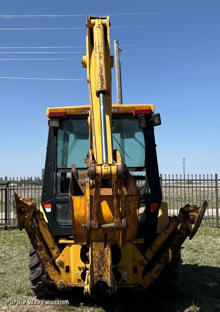 image for item NH9174 1993 John Deere 310D backhoe