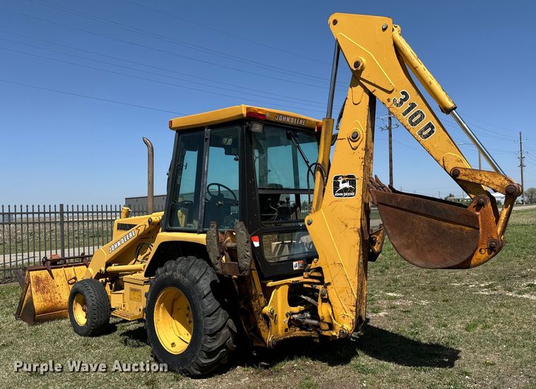 image for item NH9174 1993 John Deere 310D backhoe