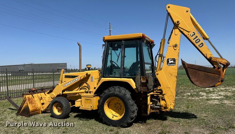 image for item NH9174 1993 John Deere 310D backhoe