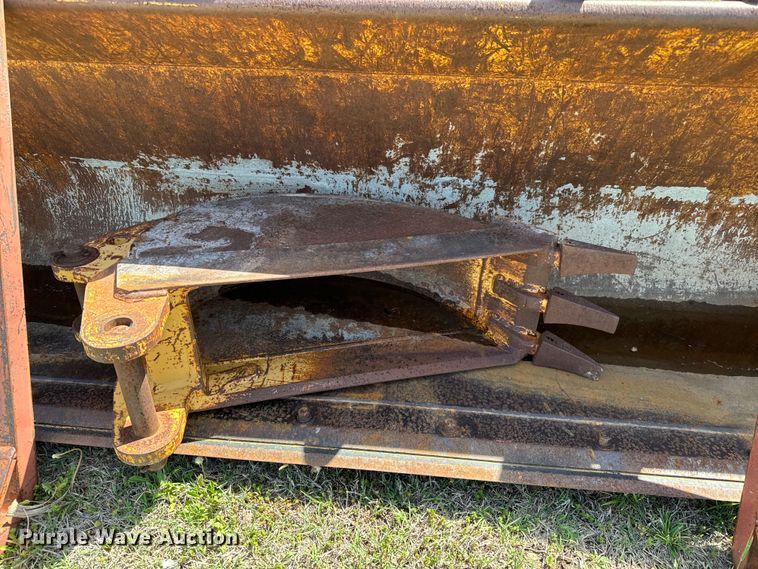 image for item NH9174 1993 John Deere 310D backhoe